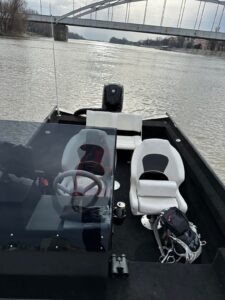 Metal V-King 580x175x65x230 cm Wakebord hajó