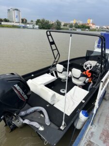 Metal V-King 580x175x65x230 cm Wakebord hajó