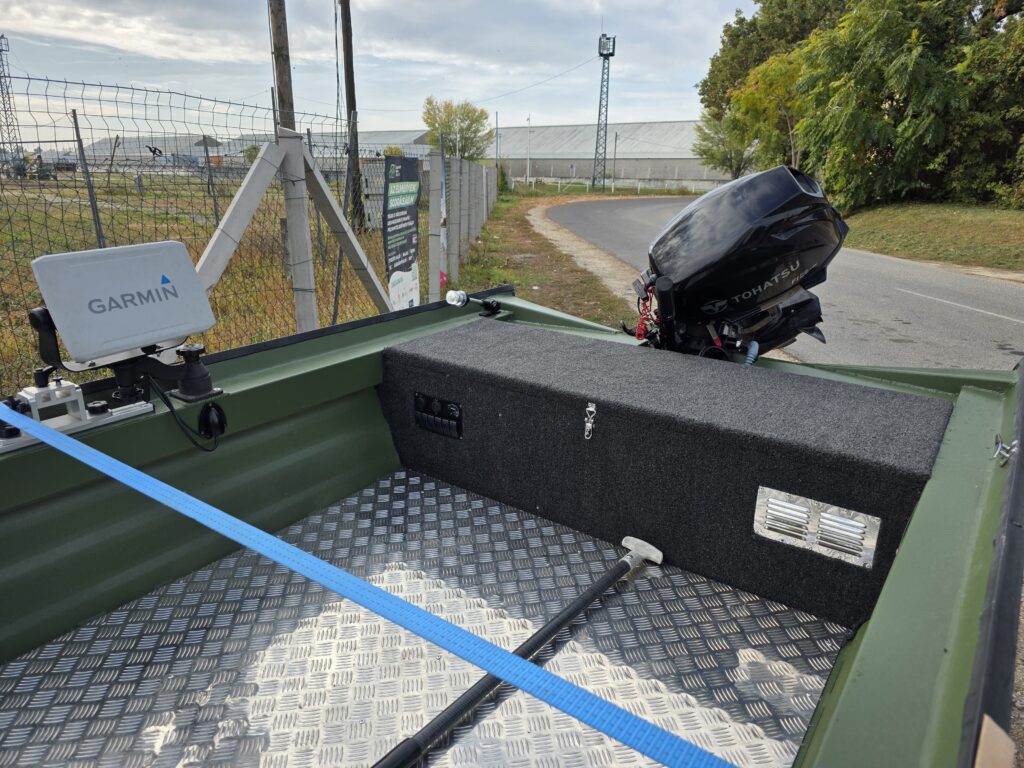 Bass Boat - 580x125x170x53