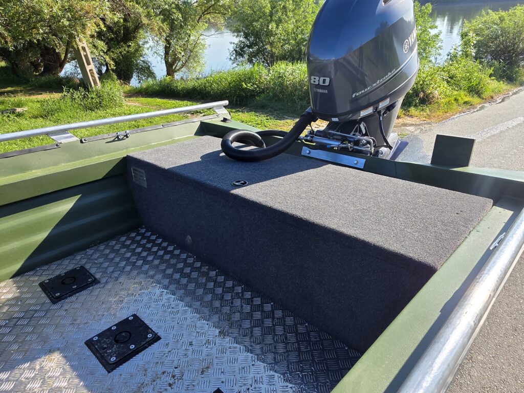 Kócsag 1 - 580x150x65 - Yamaha F80