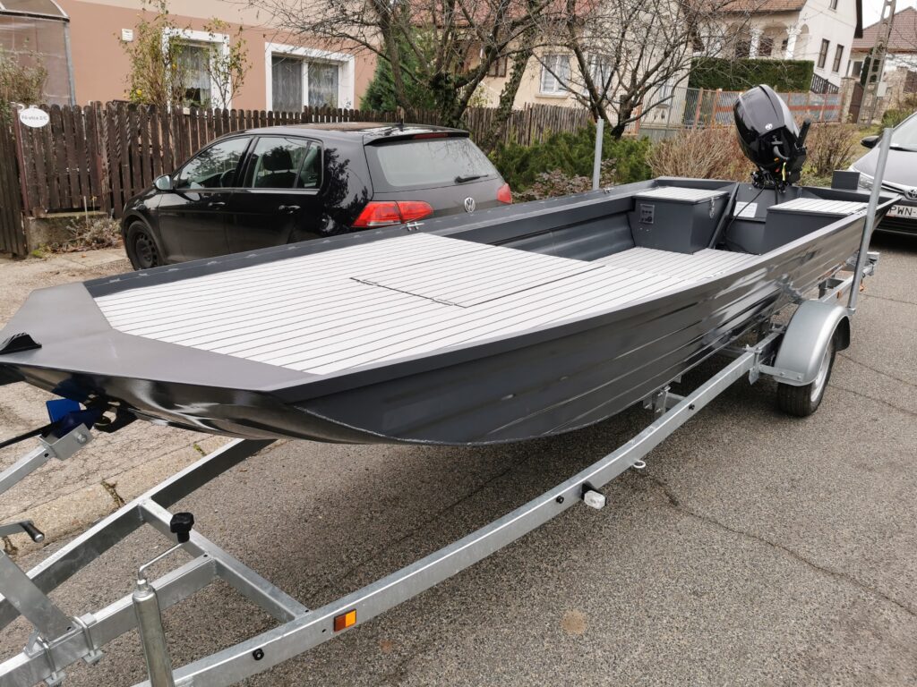 Bass Boat 5,2x1,25xx1,7 m